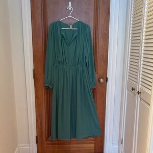 H&M Emerald Green Long Sleeve V-Neck Midi Dress